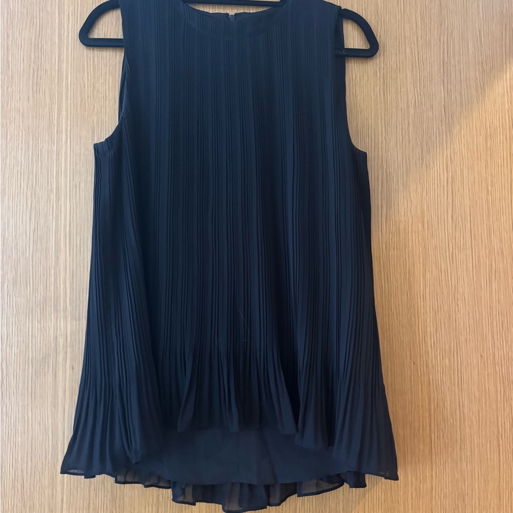 Club Monaco Black Pleated Sleeveless Blouse